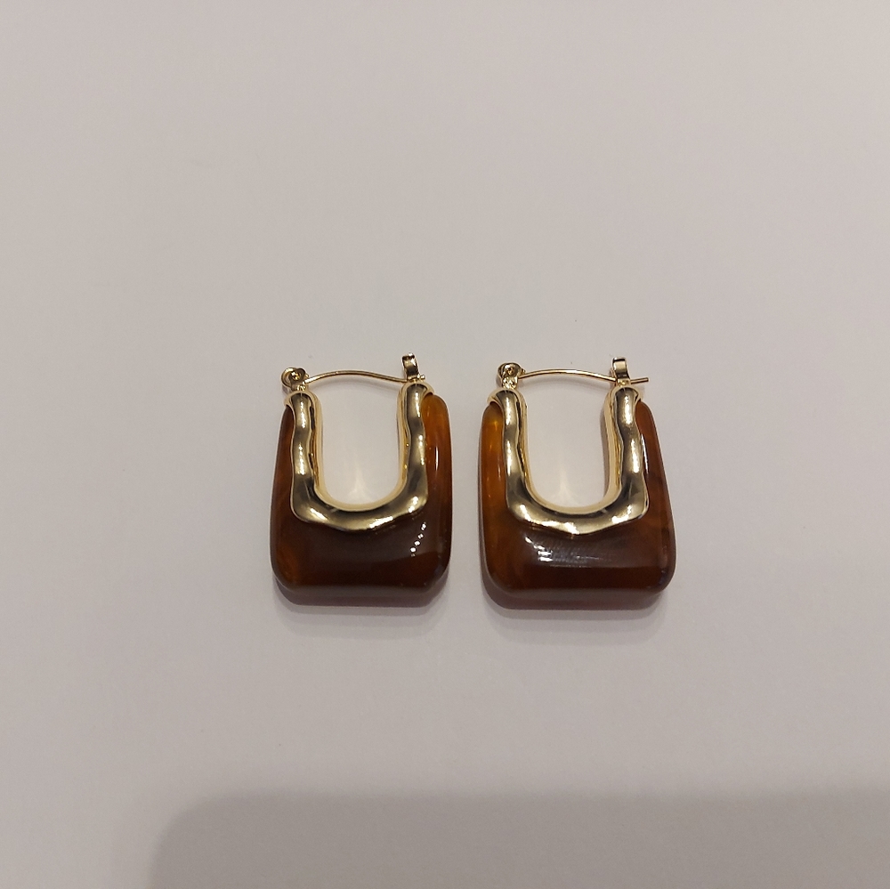 Geometric Design Hoop Earrings.